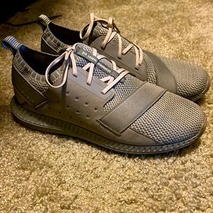 UnderArmour  Color cream size 9